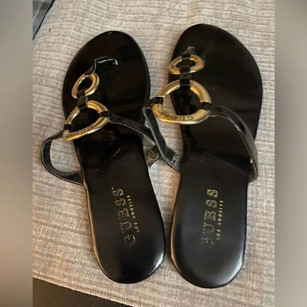 GUESS thong sandals / black women / size 7M